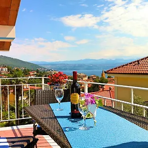 https://apartments-luna-lovran.primorje-gorskikotar.com